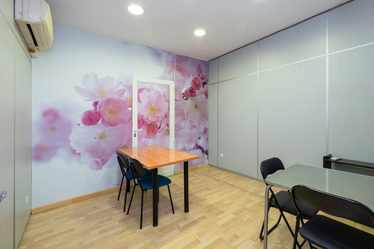 Commercial for sale in Granada city - € 210,000 (Ref: 6720630)