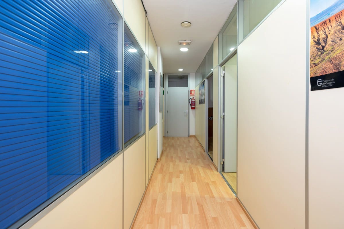 Commercial for sale in Granada city - € 210,000 (Ref: 6720630)