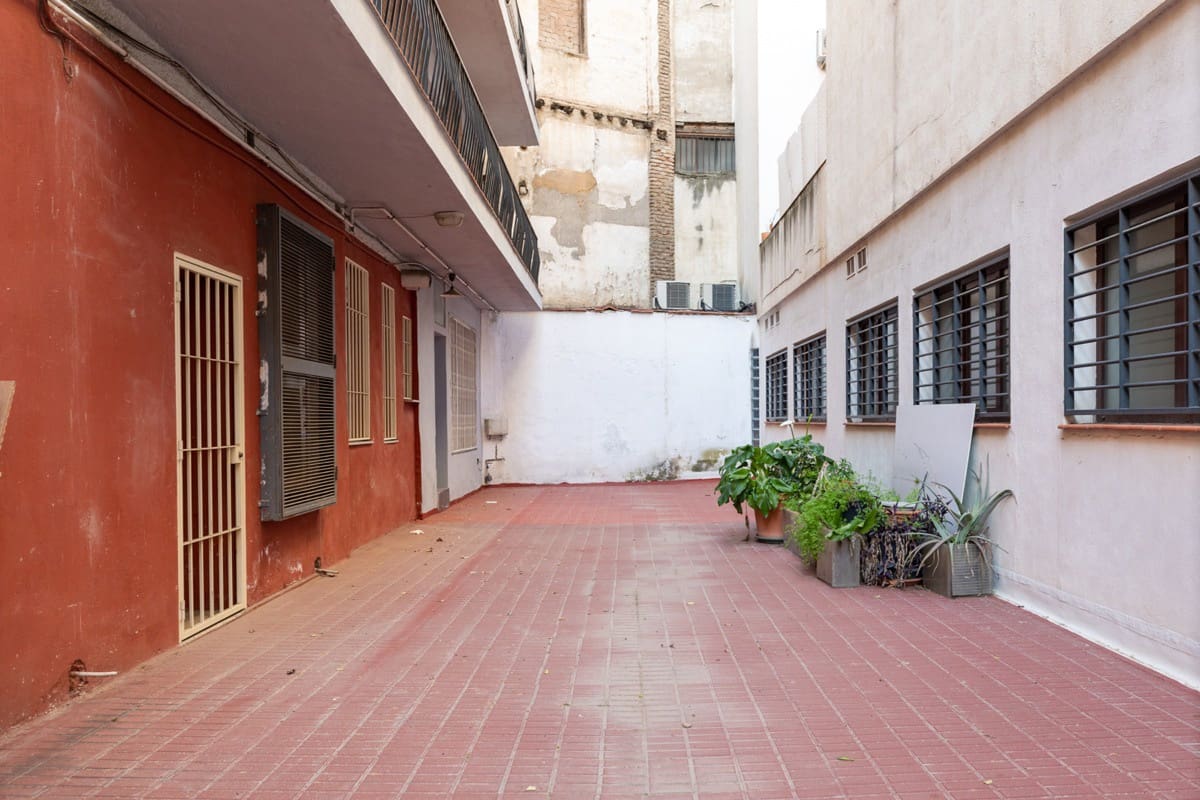 Commercial for sale in Granada city - € 210,000 (Ref: 6720630)