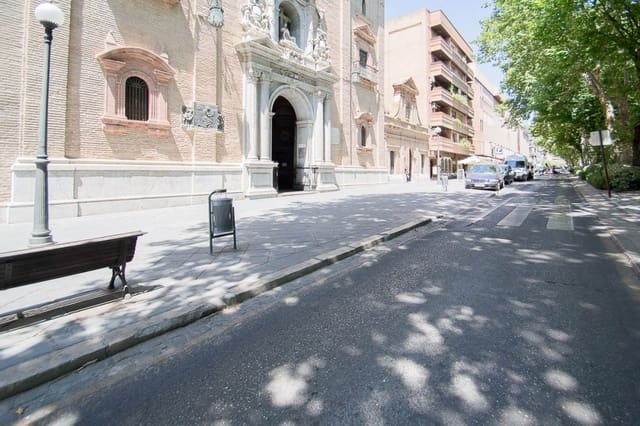 1 soveværelse Lejlighed til salg i Centro, Granada by med garage - € 335.000 (Ref: 6720951)