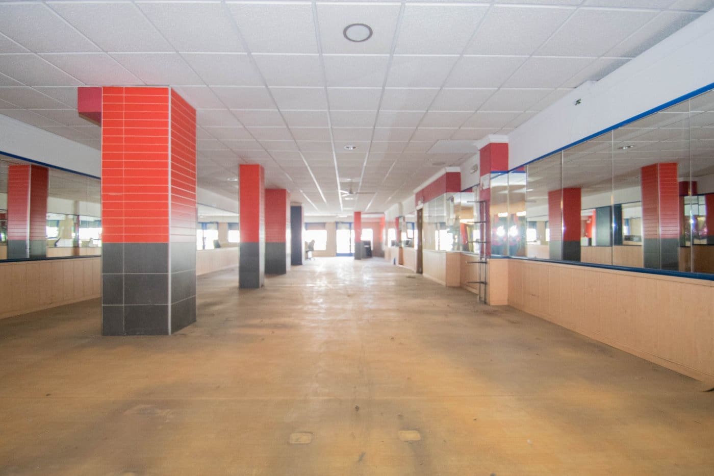 Commercieel te koop in Granada stad - € 230.000 (Ref: 6721162)