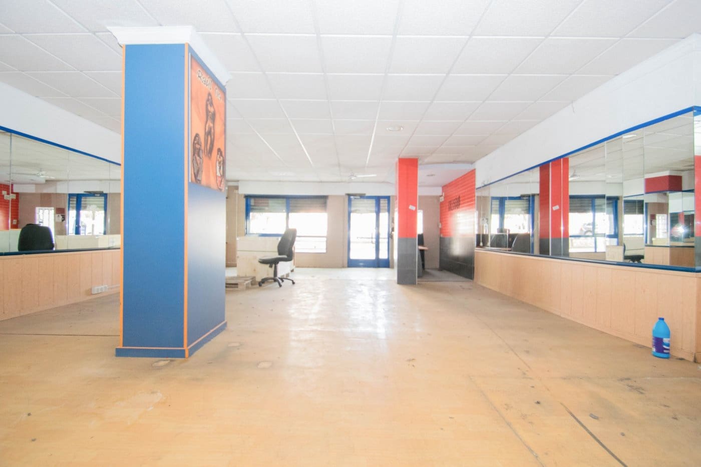 Commercieel te koop in Granada stad - € 230.000 (Ref: 6721162)