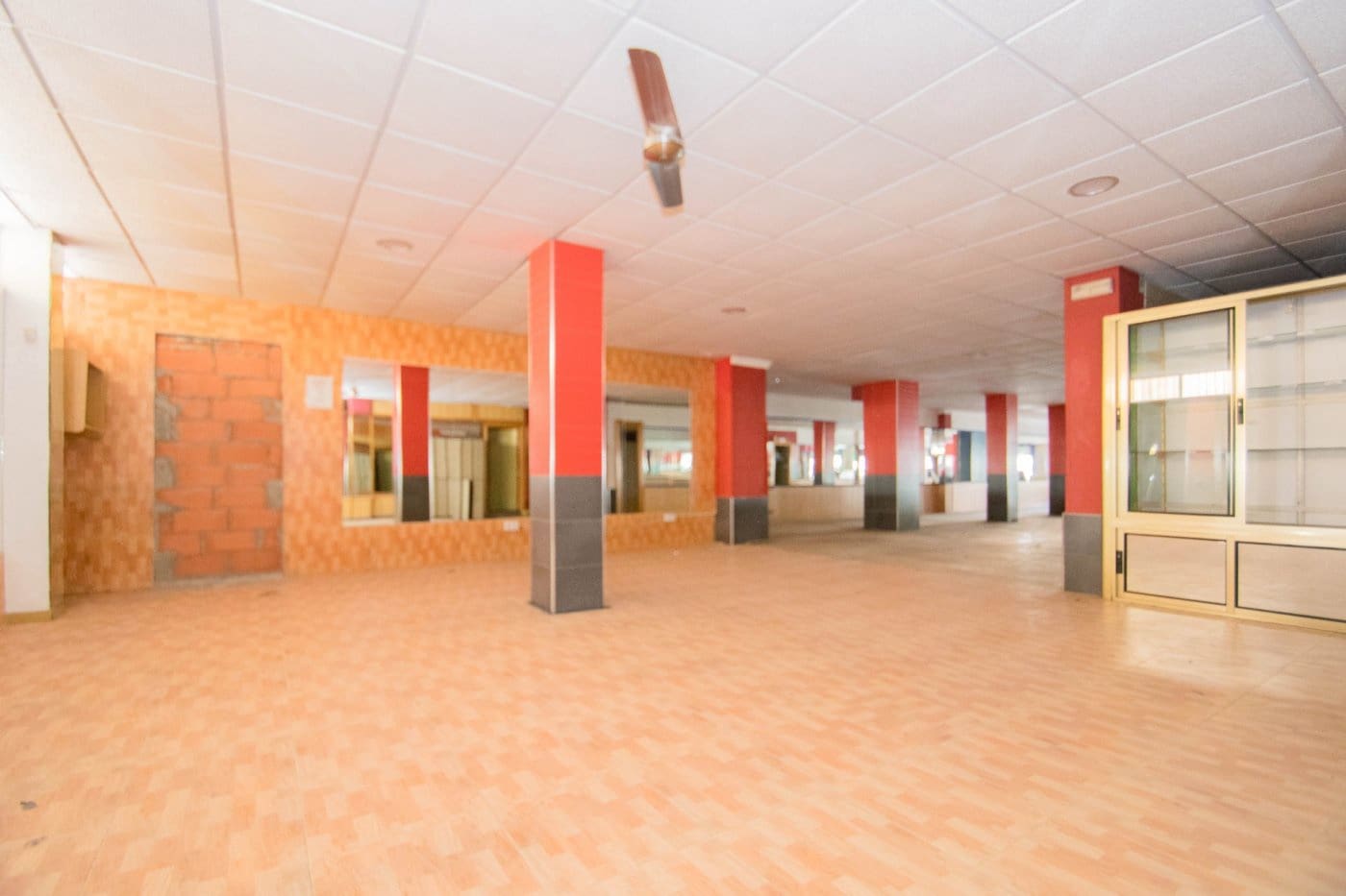 Commercieel te koop in Granada stad - € 230.000 (Ref: 6721162)