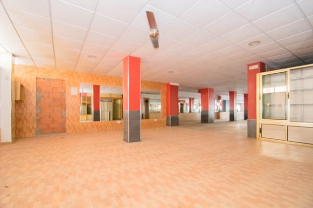 Commercieel te koop in Granada stad - € 230.000 (Ref: 6721162)