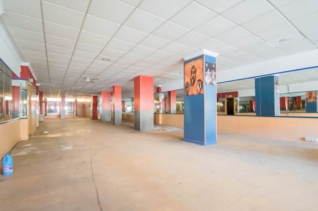 Commercieel te koop in Granada stad - € 230.000 (Ref: 6721162)