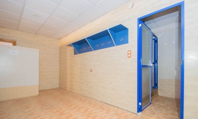 Commercieel te koop in Granada stad - € 230.000 (Ref: 6721162)