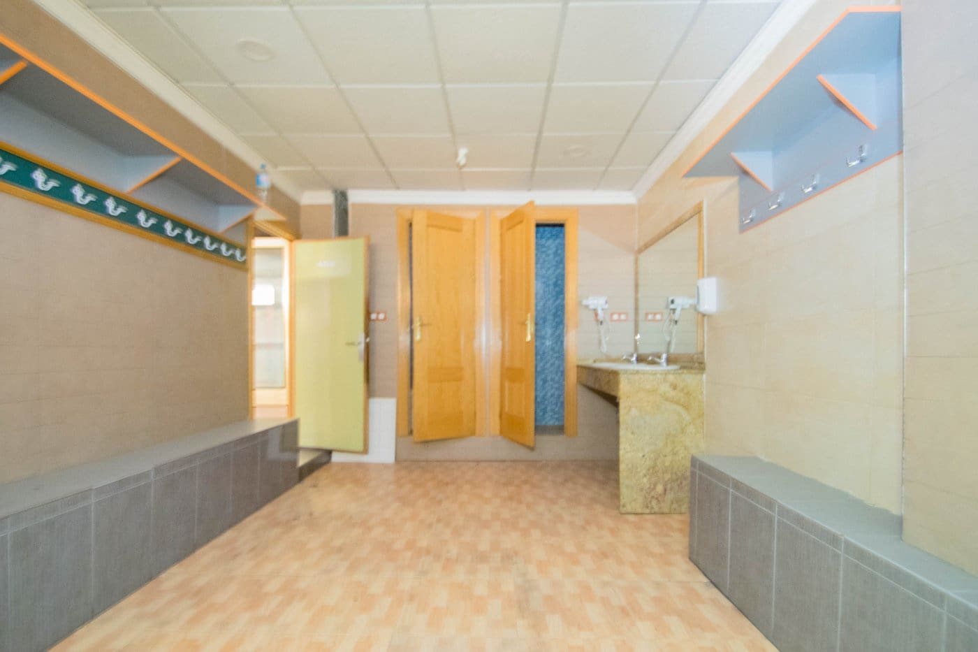 Commercieel te koop in Granada stad - € 230.000 (Ref: 6721162)