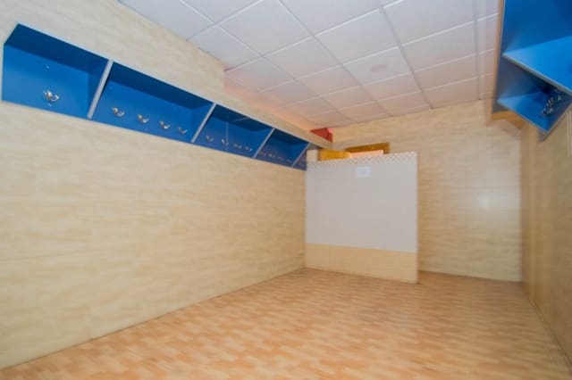 Commercieel te koop in Granada stad - € 230.000 (Ref: 6721162)