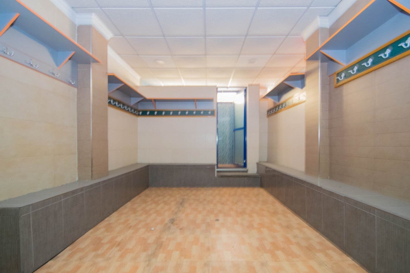 Commercieel te koop in Granada stad - € 230.000 (Ref: 6721162)