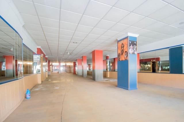 Commercieel te koop in Granada stad - € 230.000 (Ref: 6721162)