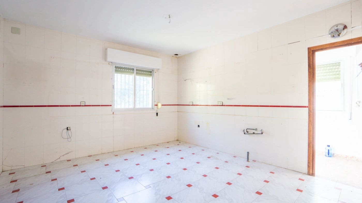 3 bedroom Finca/Country House for sale in Iznalloz - € 220,000 (Ref: 6744465)