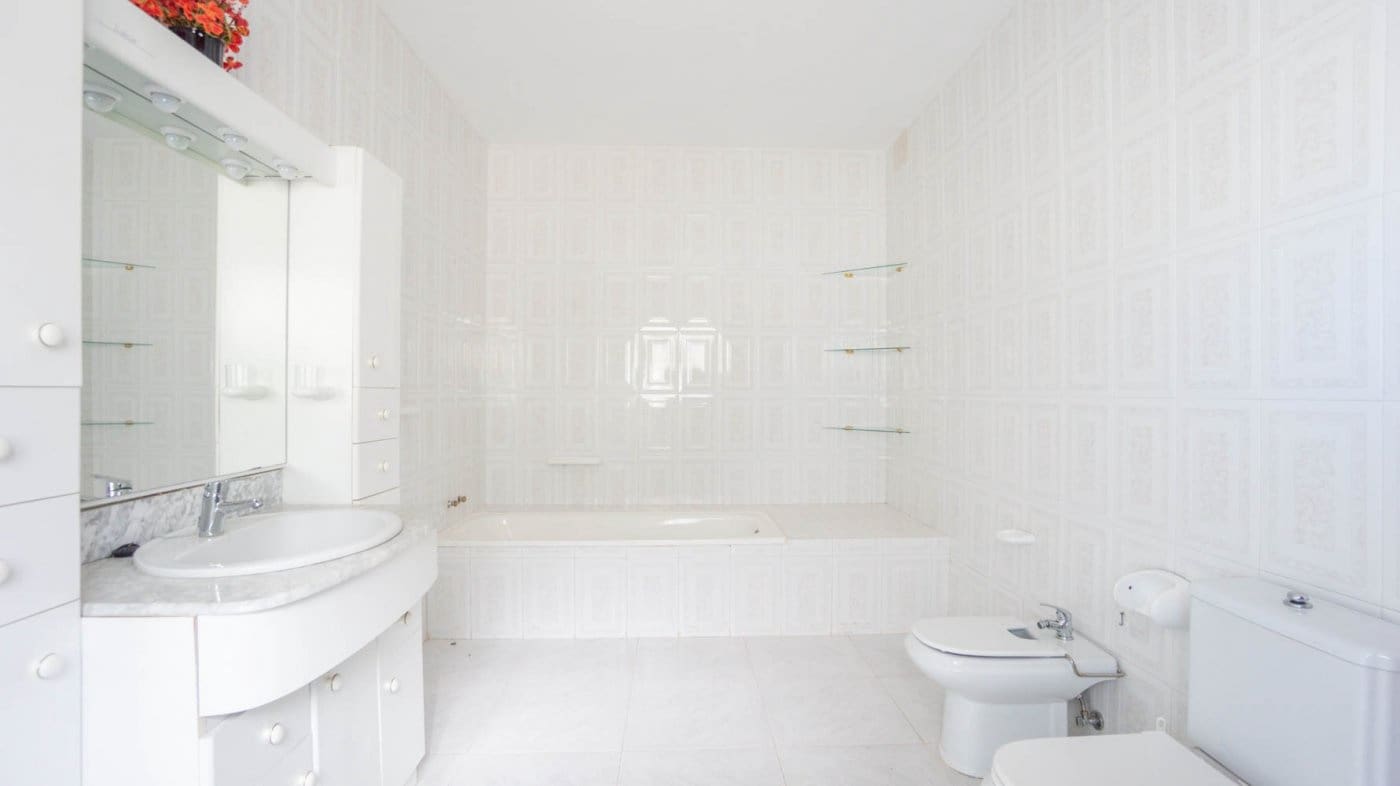 3 bedroom Finca/Country House for sale in Iznalloz - € 220,000 (Ref: 6744465)