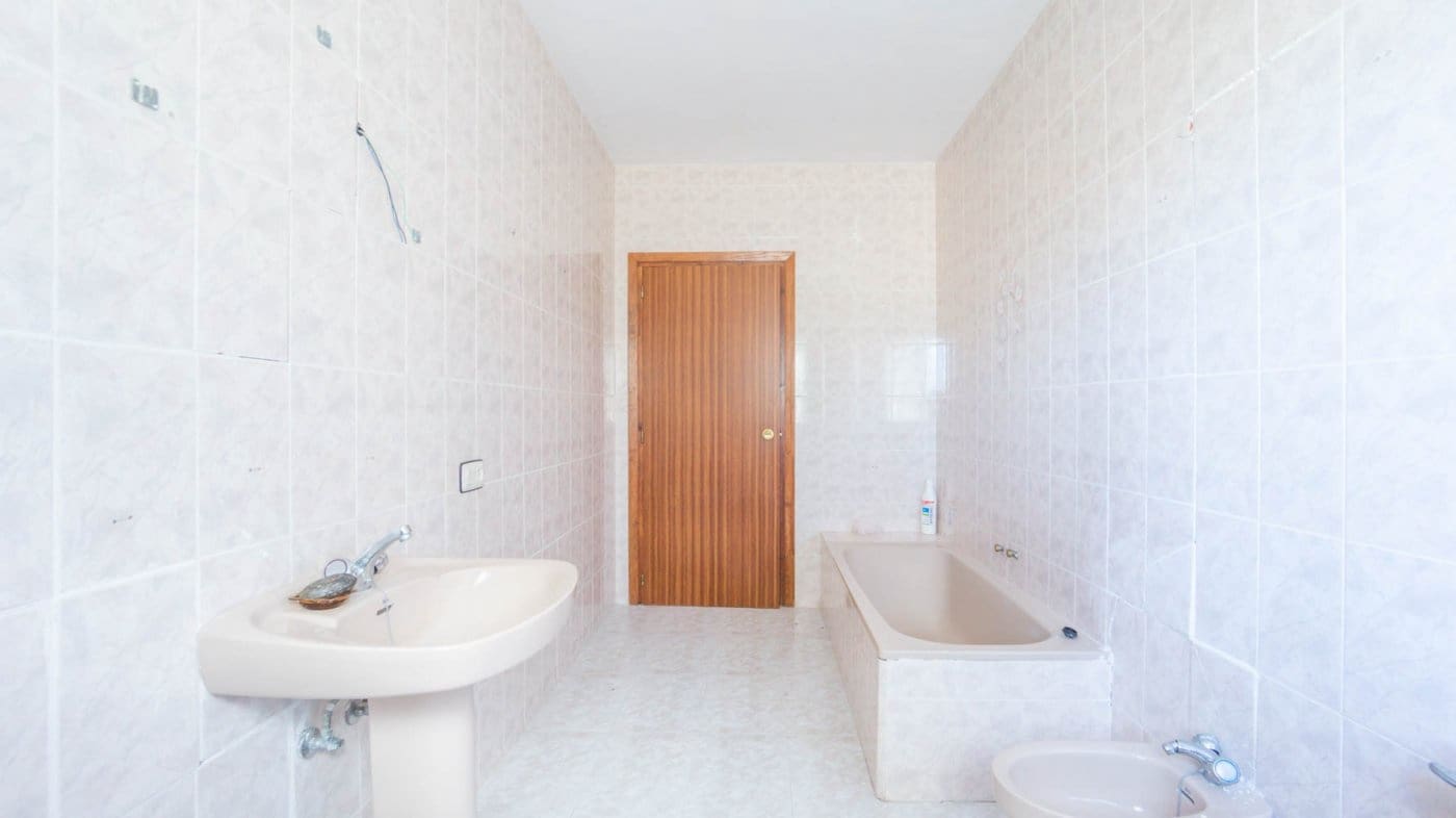 3 bedroom Finca/Country House for sale in Iznalloz - € 220,000 (Ref: 6744465)