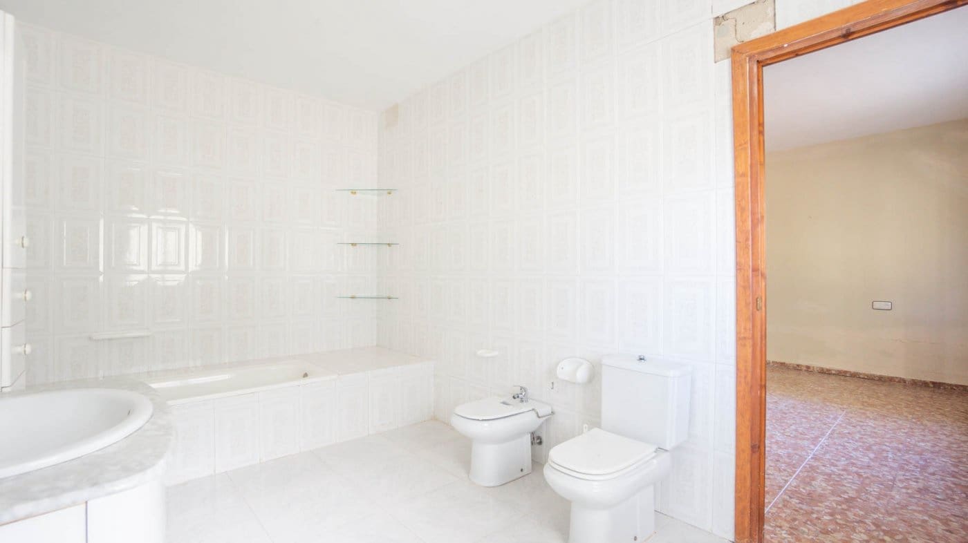 3 bedroom Finca/Country House for sale in Iznalloz - € 220,000 (Ref: 6744465)