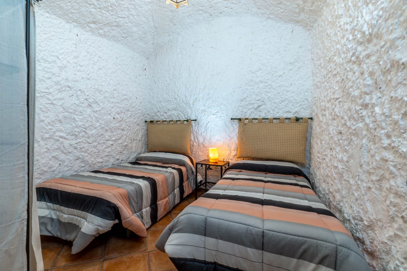 9 soverom Grottehus til salgs i Gorafe med garasje - € 220 000 (Ref: 6753887)