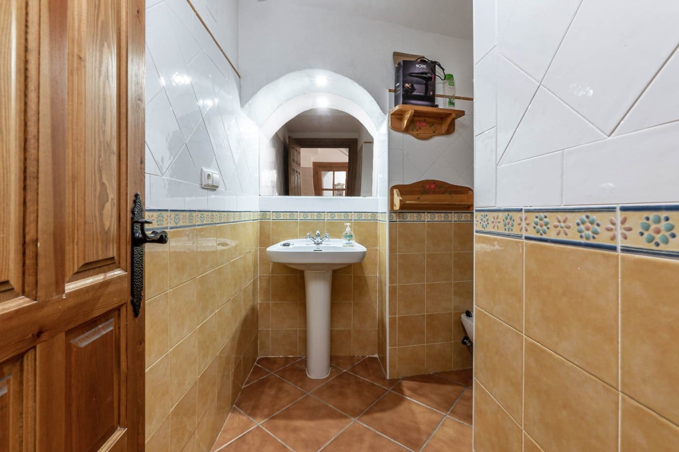 9 soverom Grottehus til salgs i Gorafe med garasje - € 220 000 (Ref: 6753887)