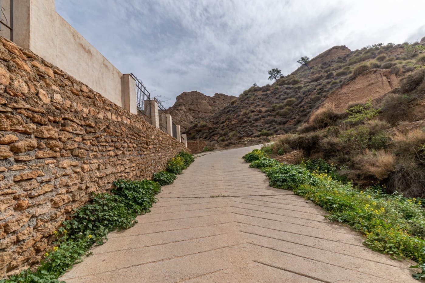 9 soverom Grottehus til salgs i Gorafe med garasje - € 220 000 (Ref: 6753887)