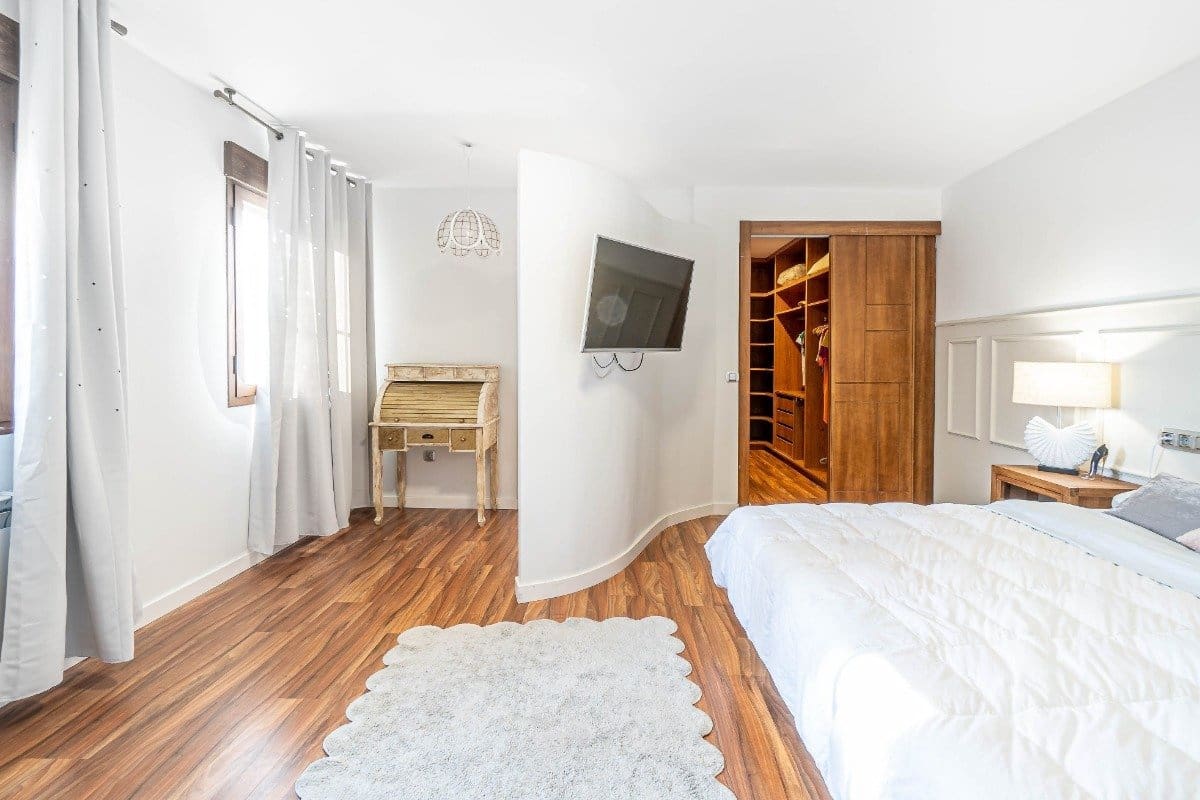 5 Zimmer Villa zu verkaufen in Peligros mit Pool Garage - 950.000 € (Ref: 6794308)