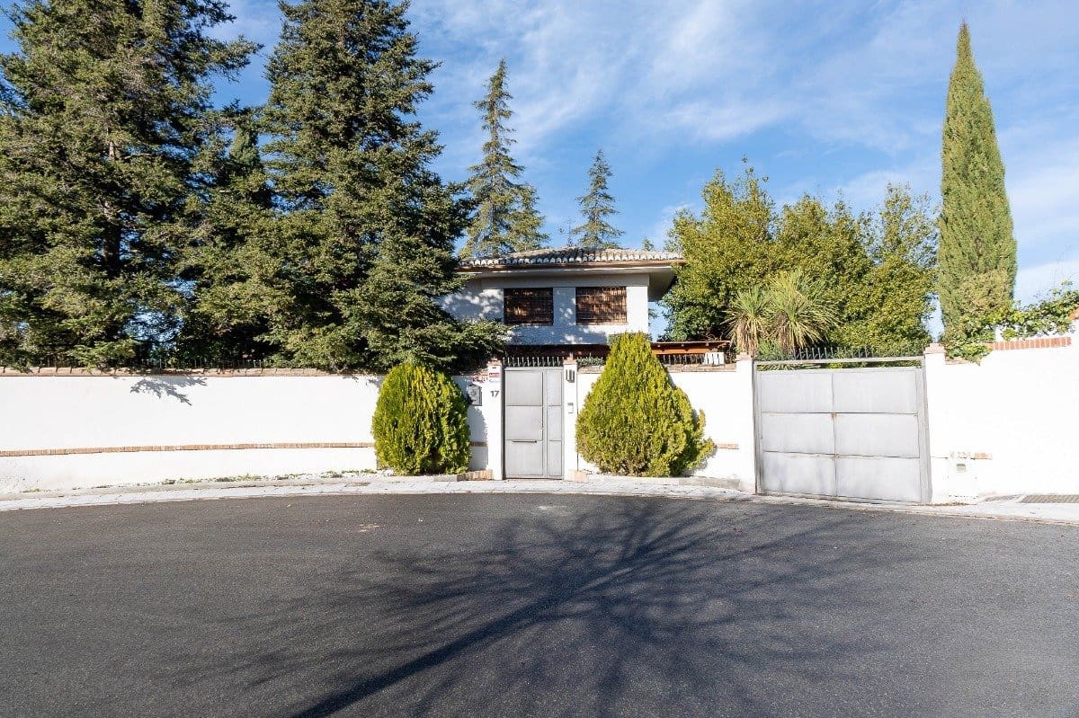 5 Zimmer Villa zu verkaufen in Peligros mit Pool Garage - 950.000 € (Ref: 6794308)