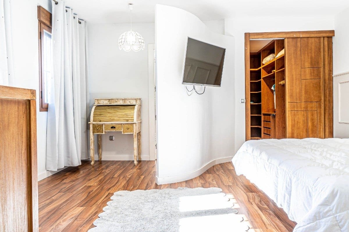 5 Zimmer Villa zu verkaufen in Peligros mit Pool Garage - 950.000 € (Ref: 6794308)