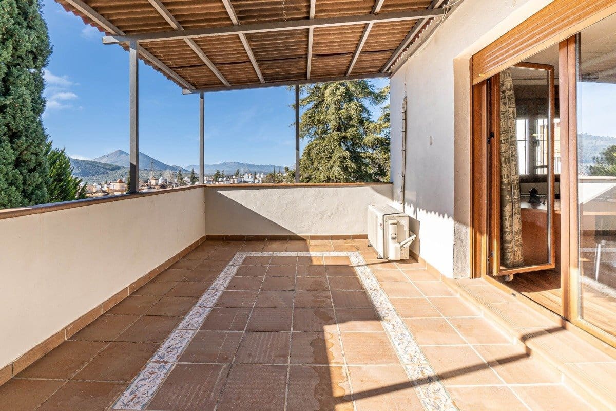 5 Zimmer Villa zu verkaufen in Peligros mit Pool Garage - 950.000 € (Ref: 6794308)