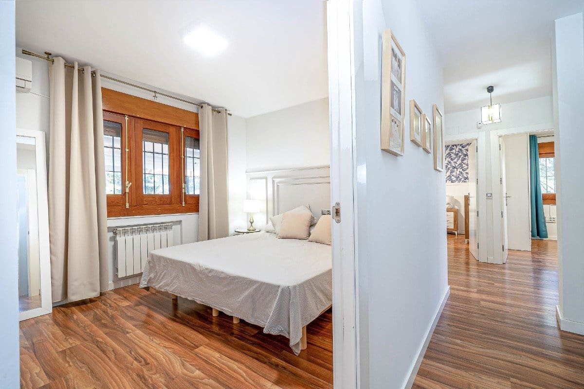 5 Zimmer Villa zu verkaufen in Peligros mit Pool Garage - 950.000 € (Ref: 6794308)