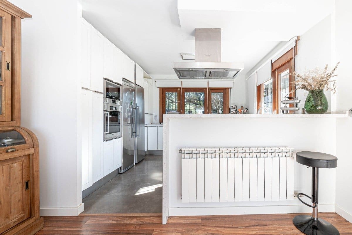 5 Zimmer Villa zu verkaufen in Peligros mit Pool Garage - 950.000 € (Ref: 6794308)