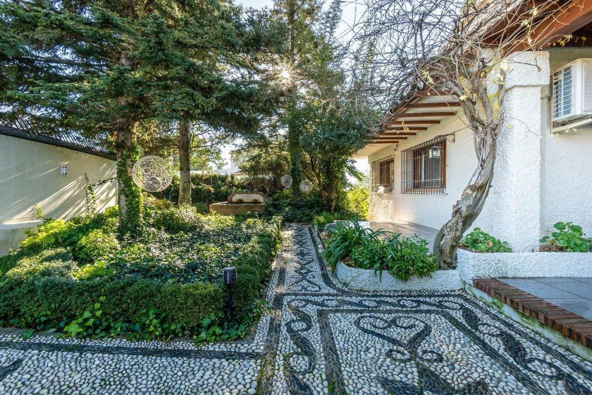 5 Zimmer Villa zu verkaufen in Peligros mit Pool Garage - 950.000 € (Ref: 6794308)