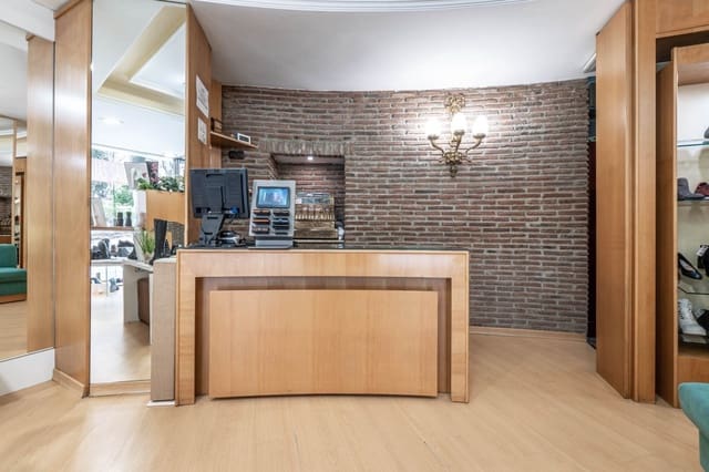 Commercieel te koop in Granada stad - € 545.000 (Ref: 6869027)