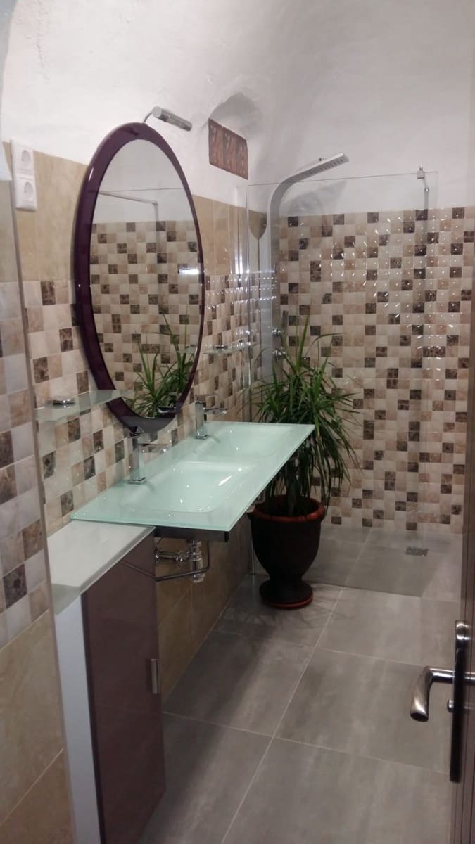 9 soveværelse Hulehus til salg i Pozo Alcon med swimmingpool - € 283.250 (Ref: 7233179)