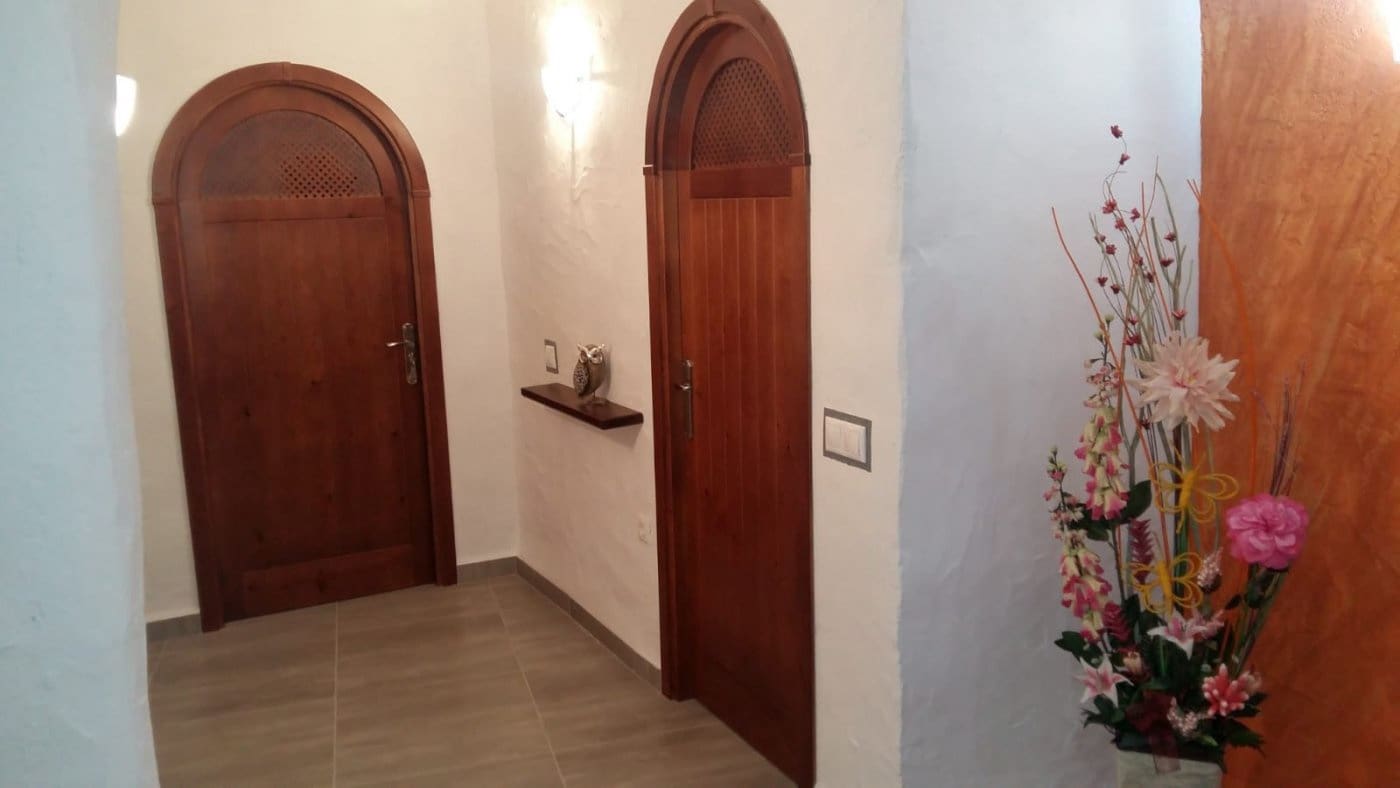 9 soveværelse Hulehus til salg i Pozo Alcon med swimmingpool - € 283.250 (Ref: 7233179)