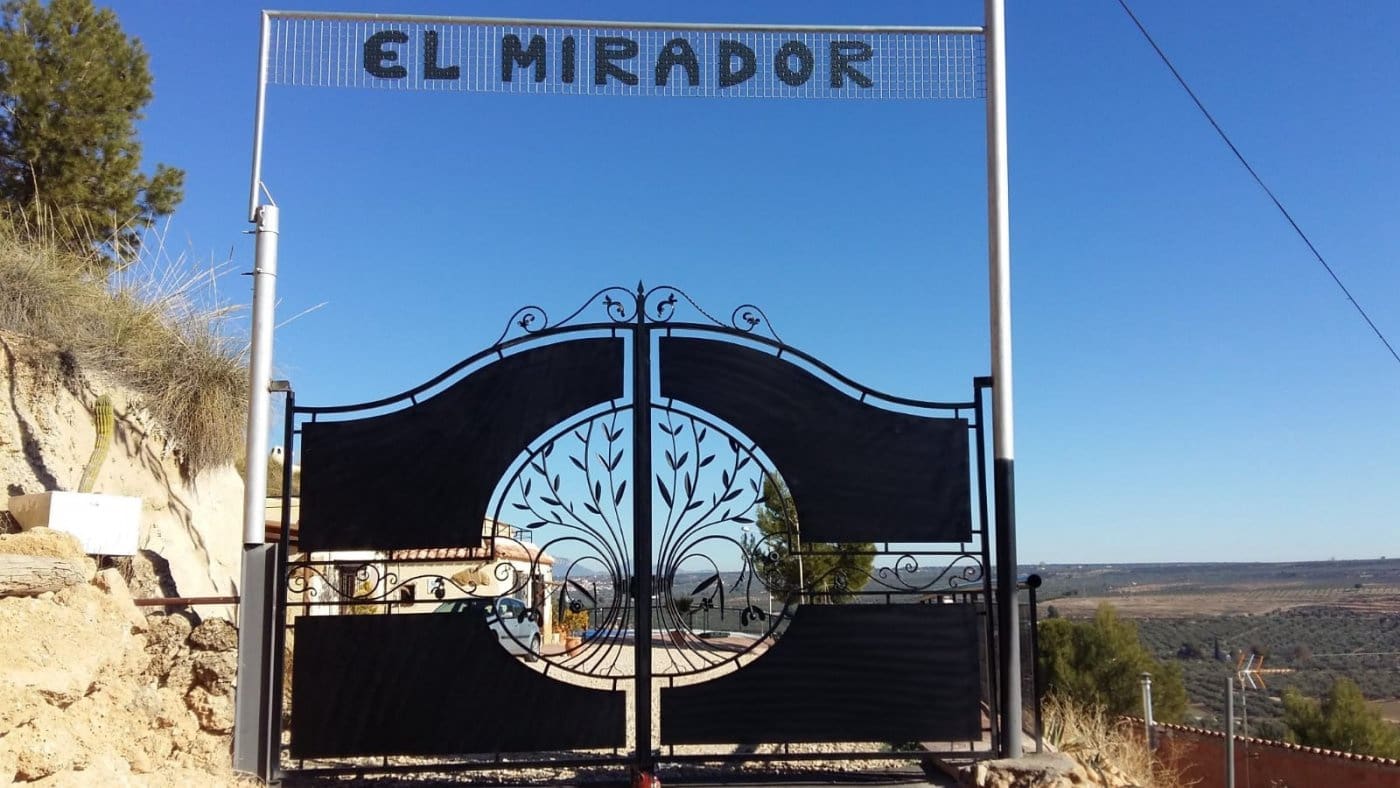 9 soveværelse Hulehus til salg i Pozo Alcon med swimmingpool - € 283.250 (Ref: 7233179)