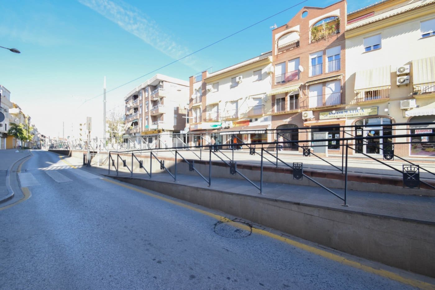 Komercyjne na sprzedaż w Maracena - 135 000 € (Ref: 7274696)