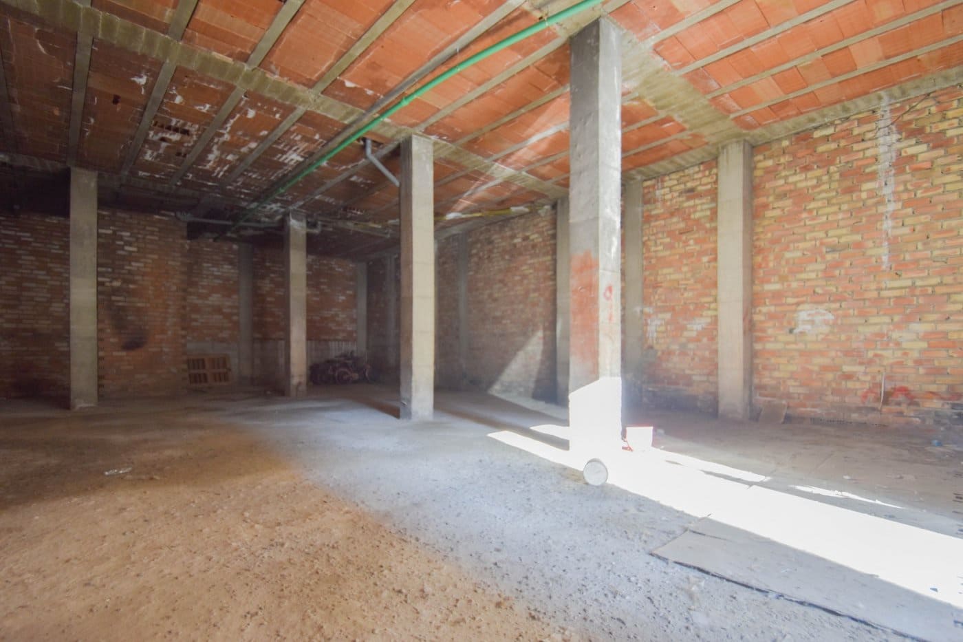 Komercyjne na sprzedaż w Maracena - 135 000 € (Ref: 7274696)