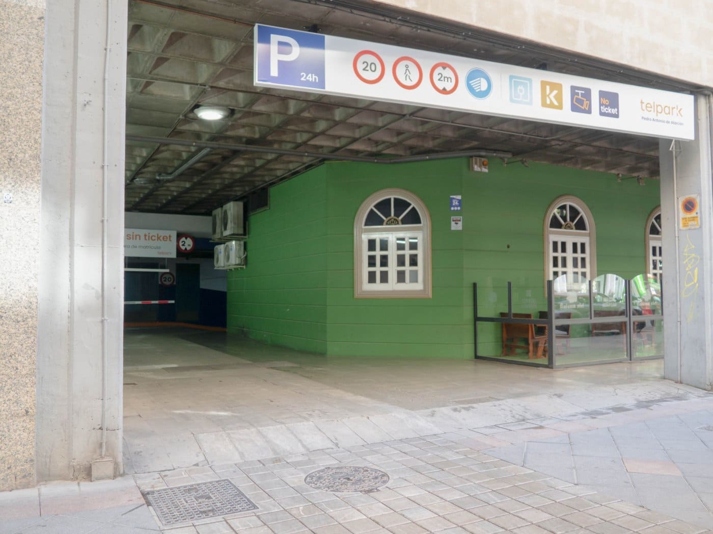 Garasje til salgs i Granada by - € 39 000 (Ref: 7336145)