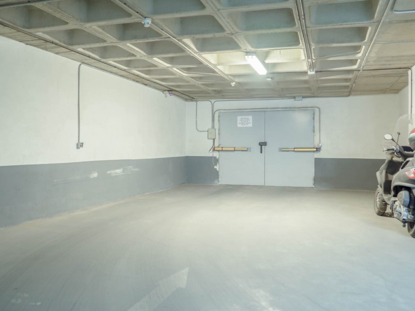 Garasje til salgs i Granada by - € 39 000 (Ref: 7336145)