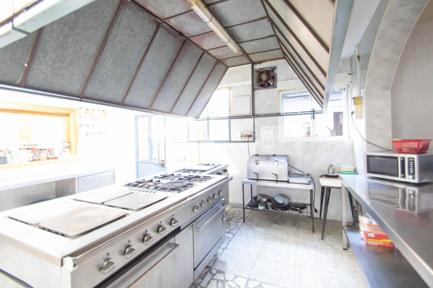 Kommersiell til salgs i Cullar med garasje - € 295 000 (Ref: 7376276)