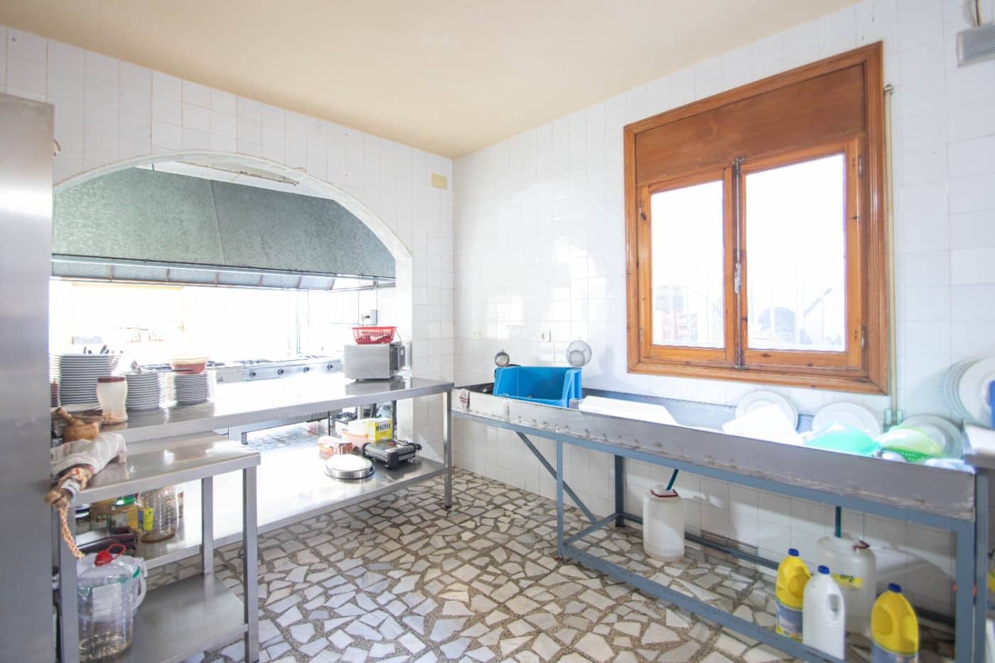 Kommersiell til salgs i Cullar med garasje - € 295 000 (Ref: 7376276)