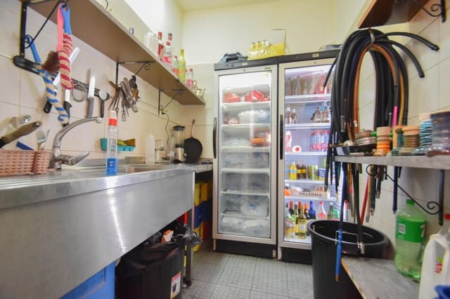 Erhverv til leje i Granada by - € 1.000 (Ref: 7810515)