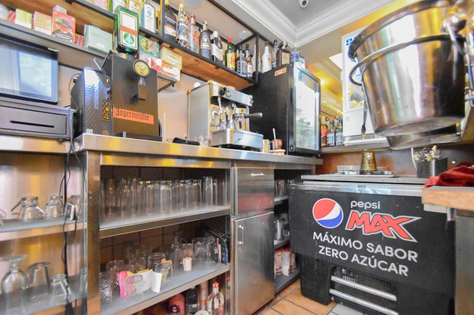 Komercyjne do wynajęcia w Miasto Grenada - 1 000 € (Ref: 7810515)