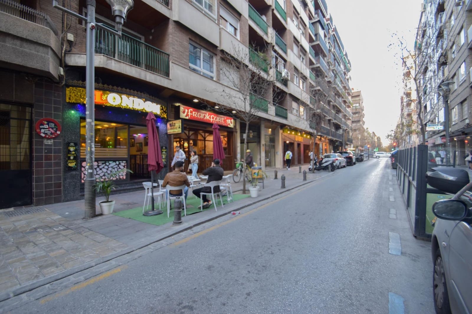 Komercyjne do wynajęcia w Miasto Grenada - 1 000 € (Ref: 7810515)