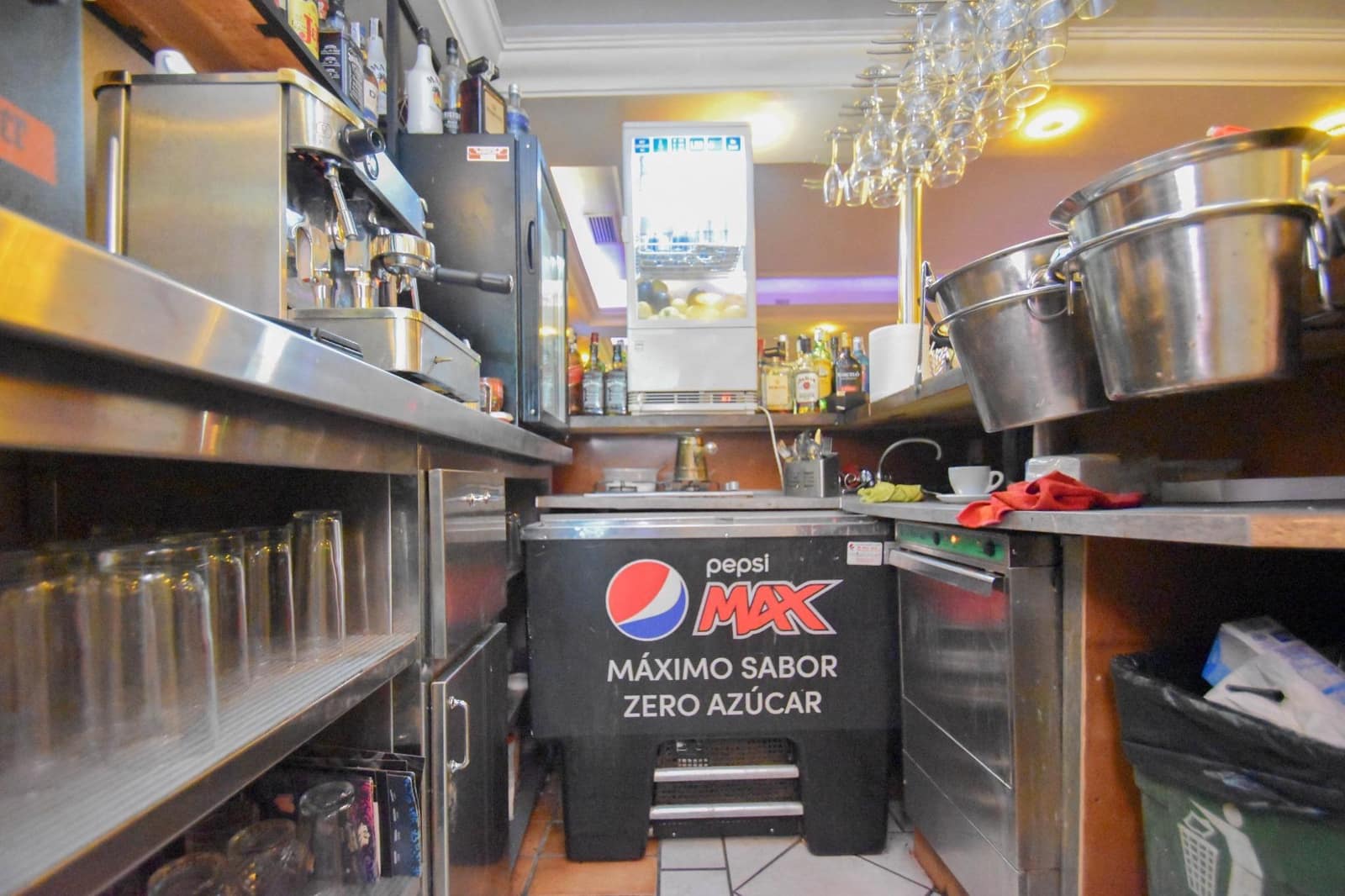 Komercyjne do wynajęcia w Miasto Grenada - 1 000 € (Ref: 7810515)