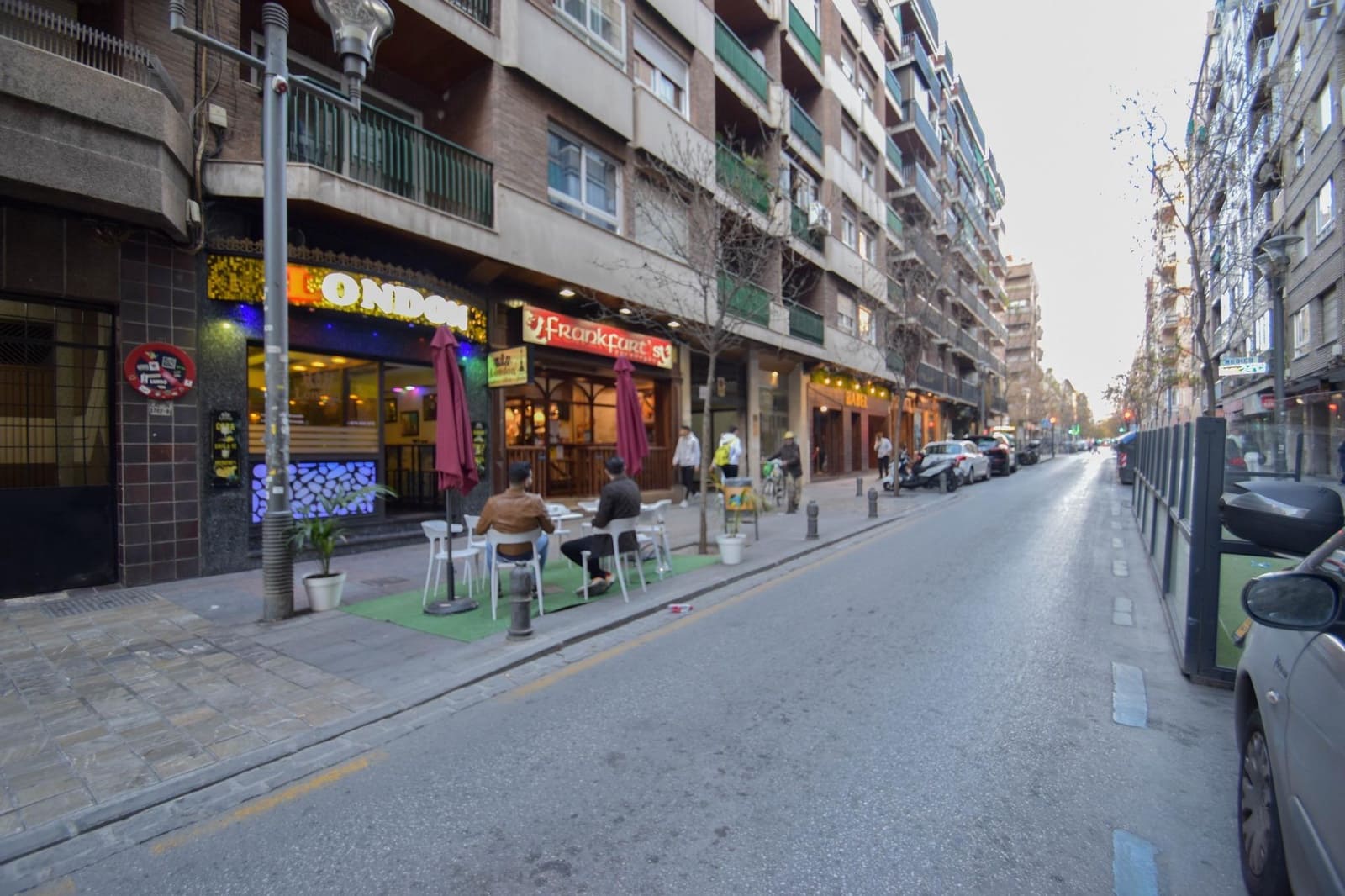 Komercyjne do wynajęcia w Miasto Grenada - 1 000 € (Ref: 7810515)