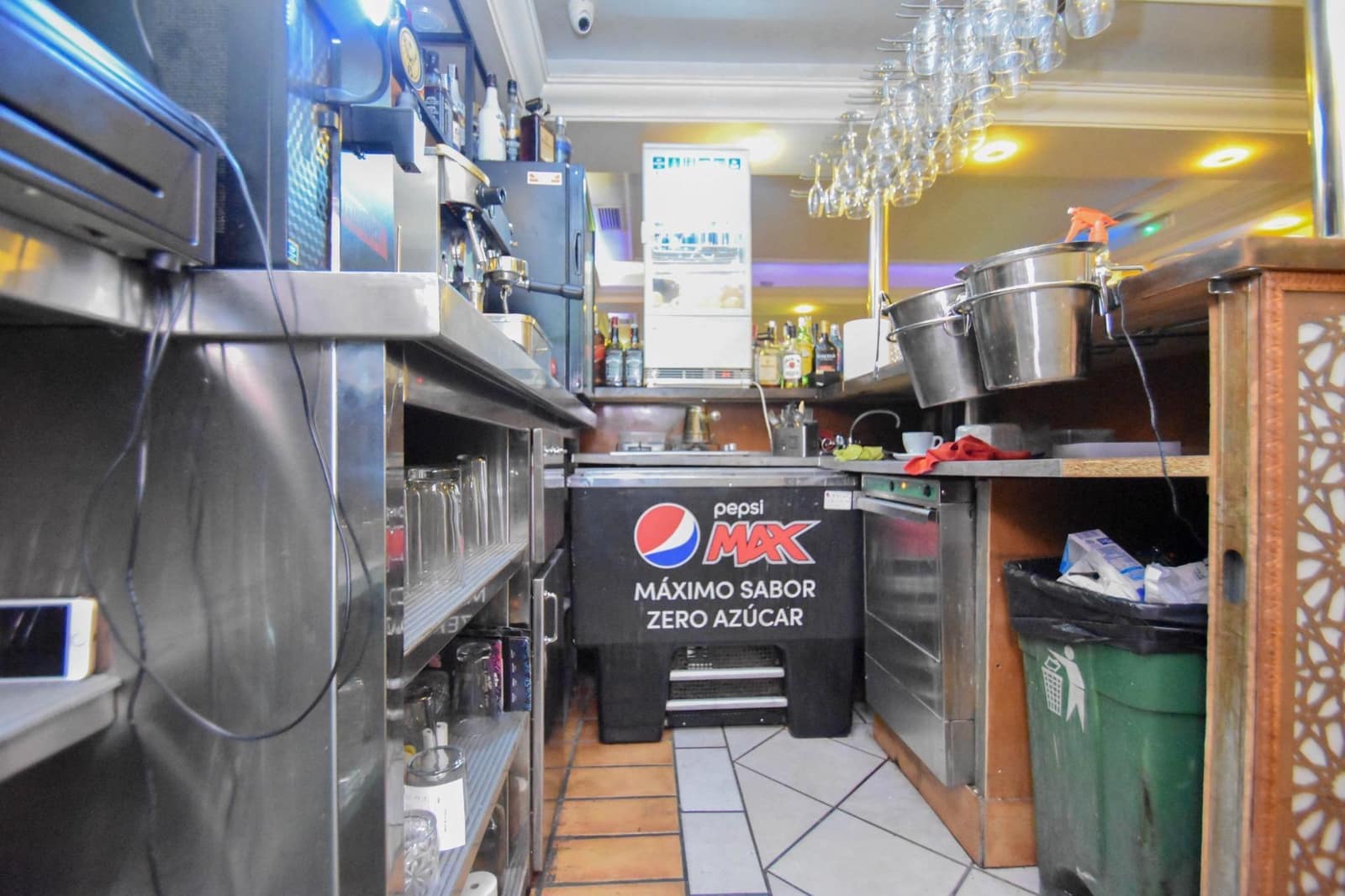 Komercyjne do wynajęcia w Miasto Grenada - 1 000 € (Ref: 7810515)