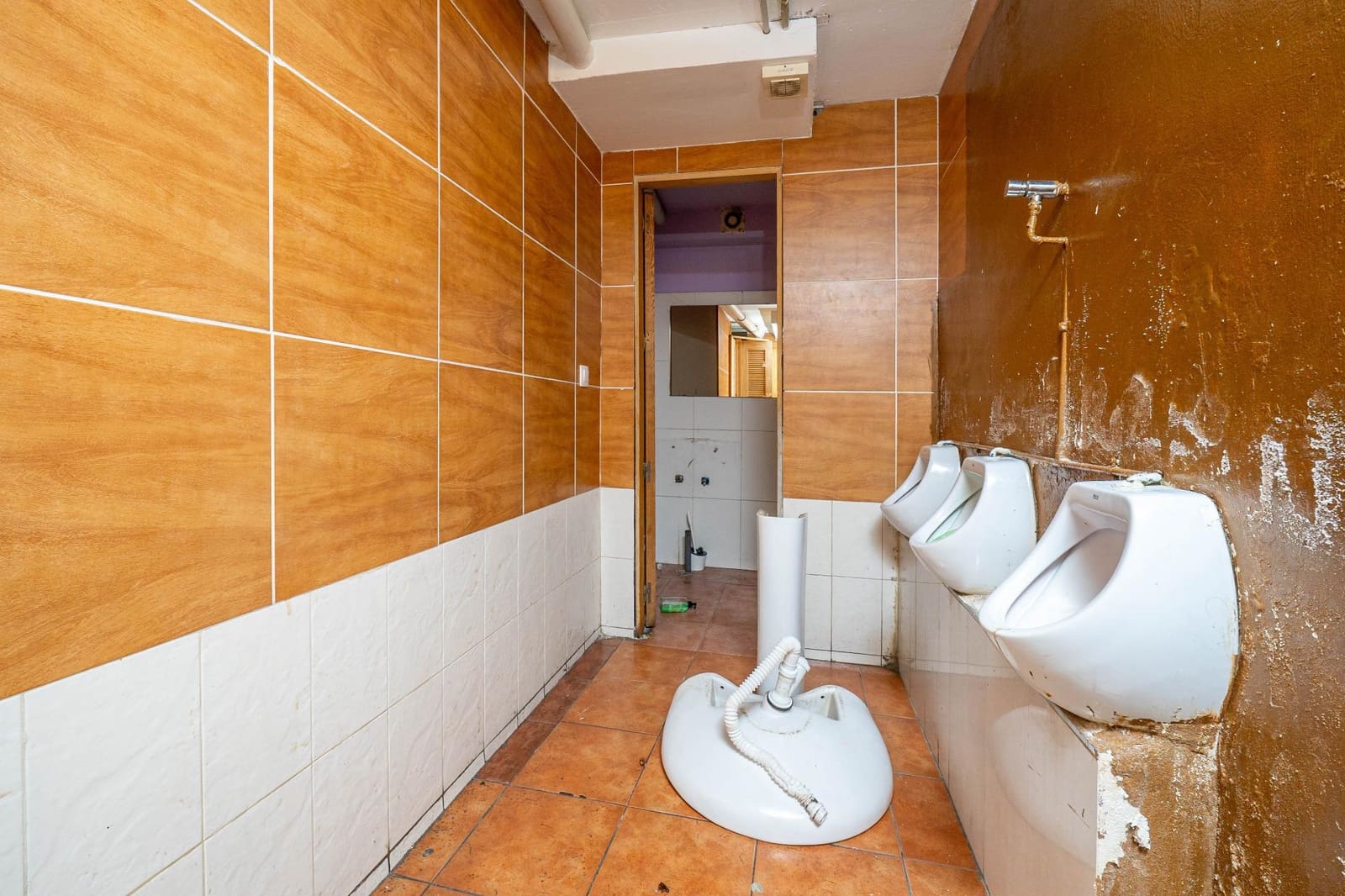 Erhverv til salg i Granada by - € 214.900 (Ref: 8016817)