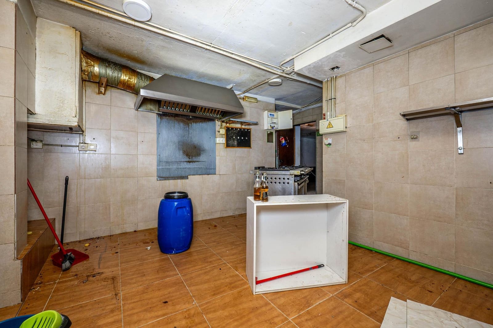 Erhverv til salg i Granada by - € 214.900 (Ref: 8016817)