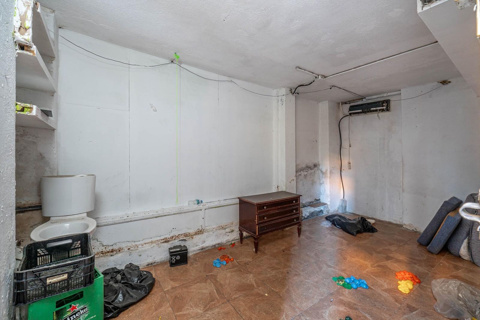 Erhverv til salg i Granada by - € 214.900 (Ref: 8016817)