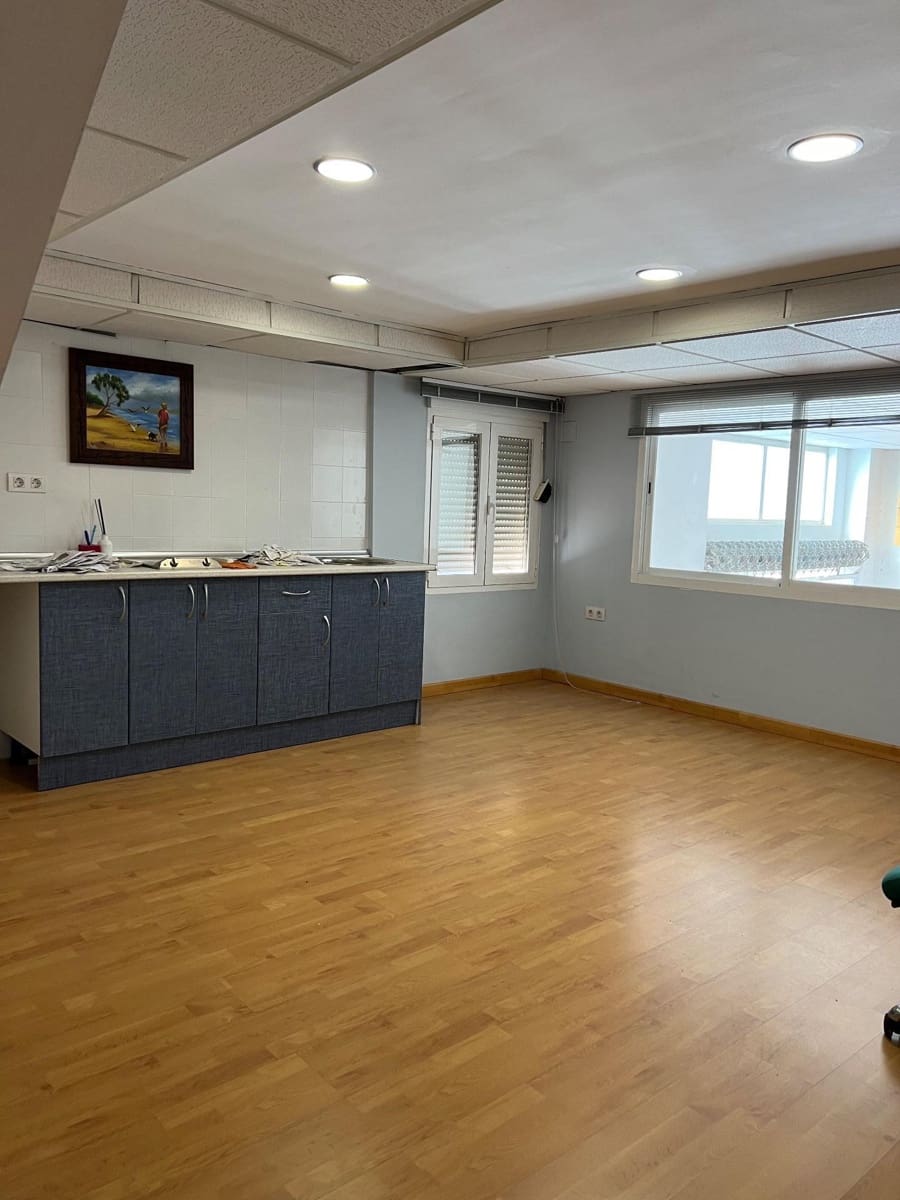 Erhverv til salg i Peligros - € 157.000 (Ref: 8134120)