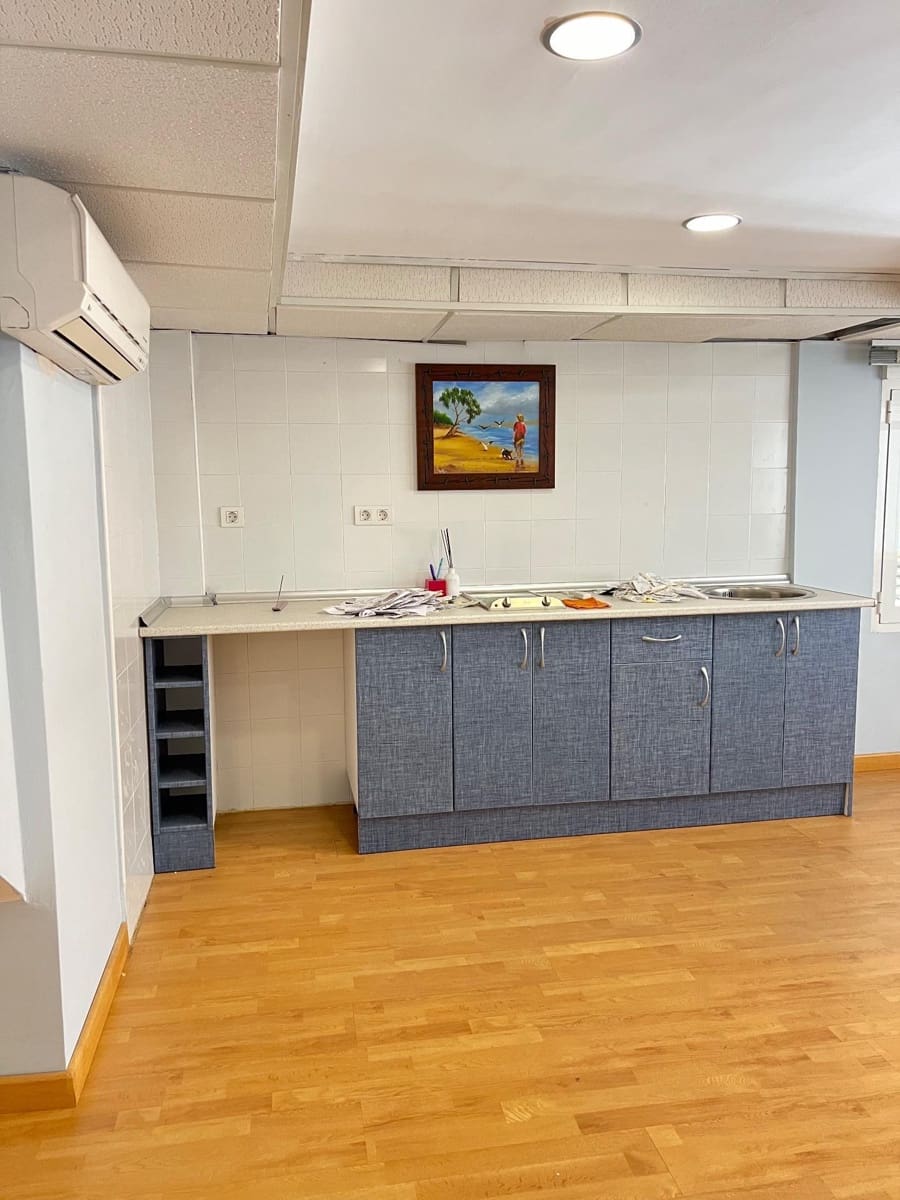 Erhverv til salg i Peligros - € 157.000 (Ref: 8134120)