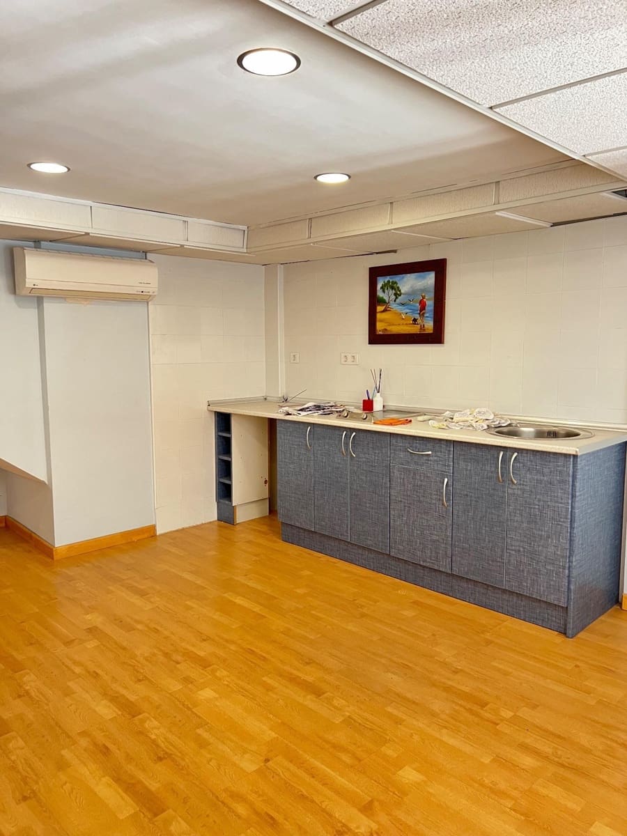 Erhverv til salg i Peligros - € 157.000 (Ref: 8134120)